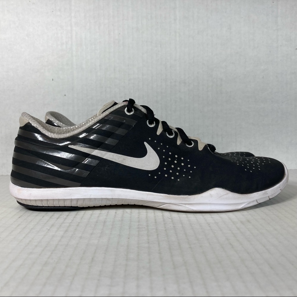Nike Studio Trainer Size 7.5 Womens Shoes Black White Athletic Training Running